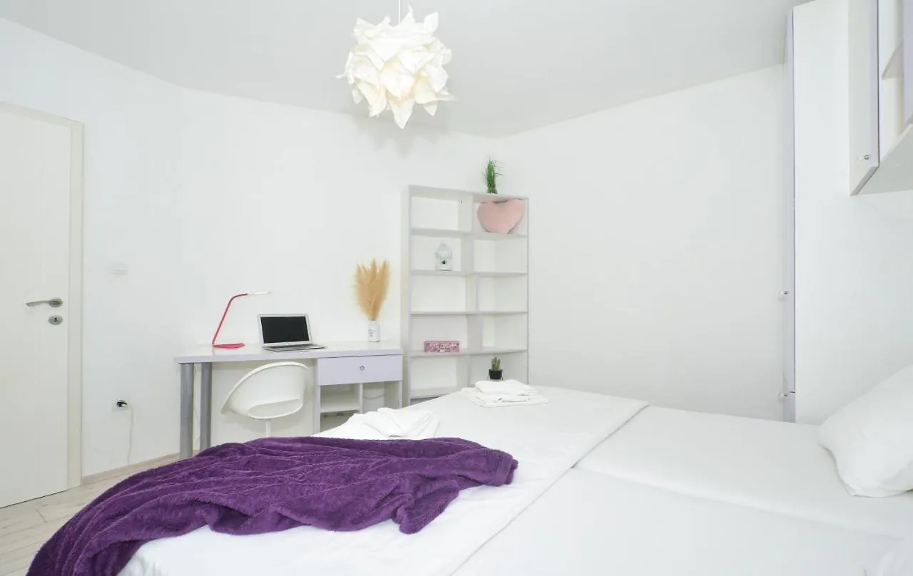 Copacabana Beach Apartments Trogir