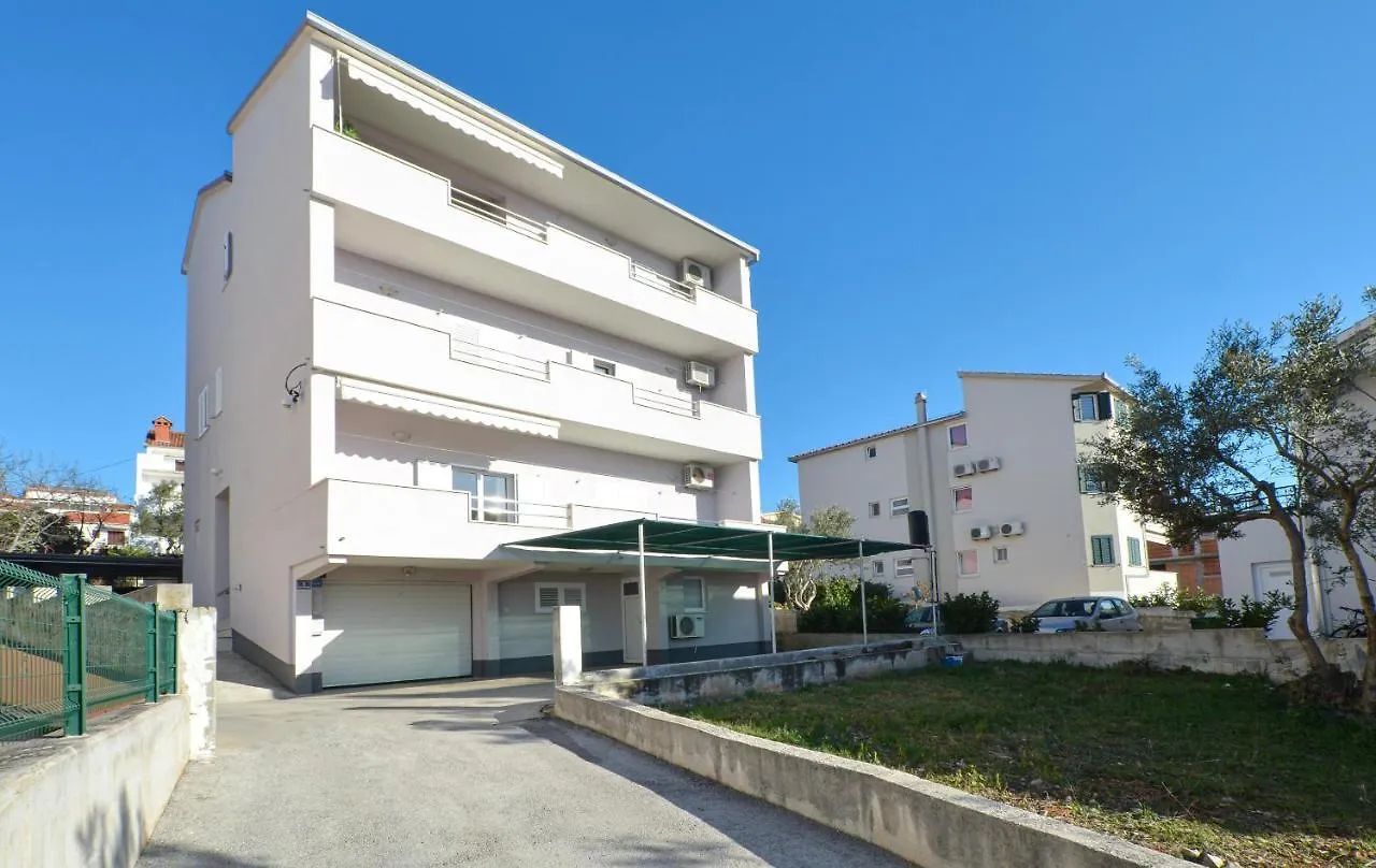 Copacabana Beach Apartments Trogir