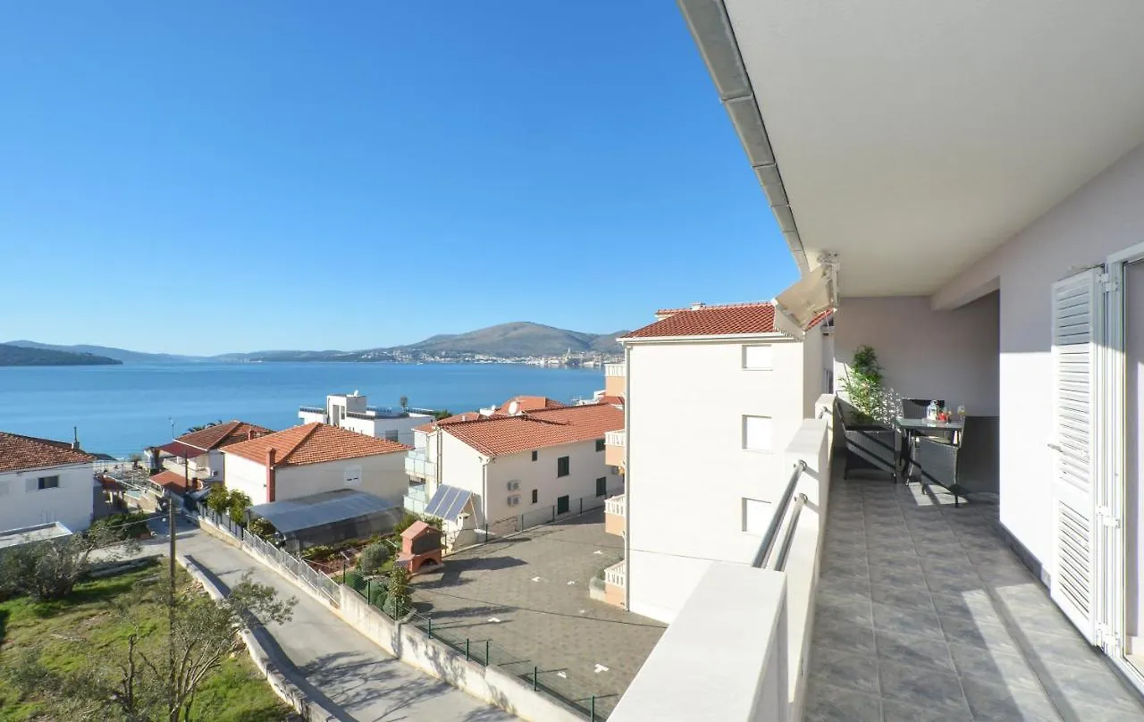 Copacabana Beach Apartments Trogir