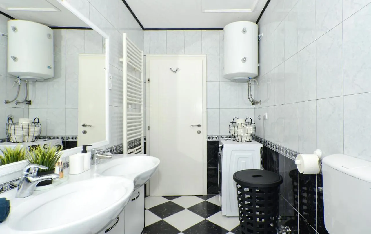 Copacabana Beach Apartments Trogir 0*,