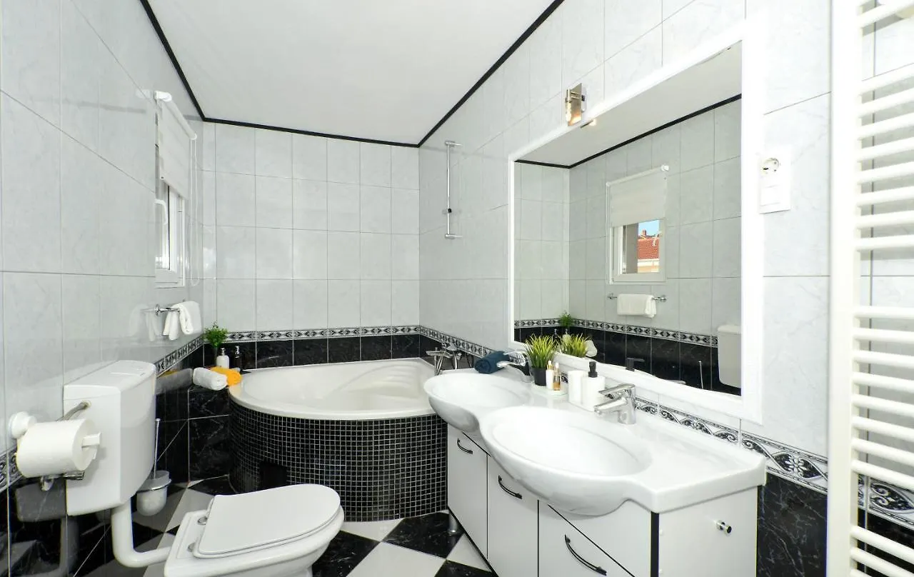 Copacabana Beach Apartments Trogir