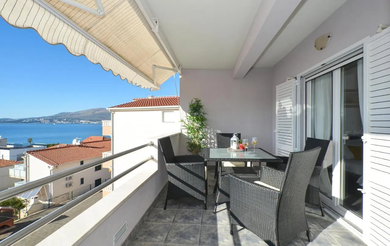 Copacabana Beach Apartments Trogir