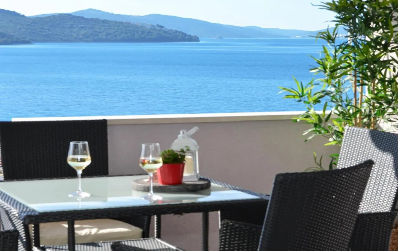 Copacabana Beach Apartments Trogir