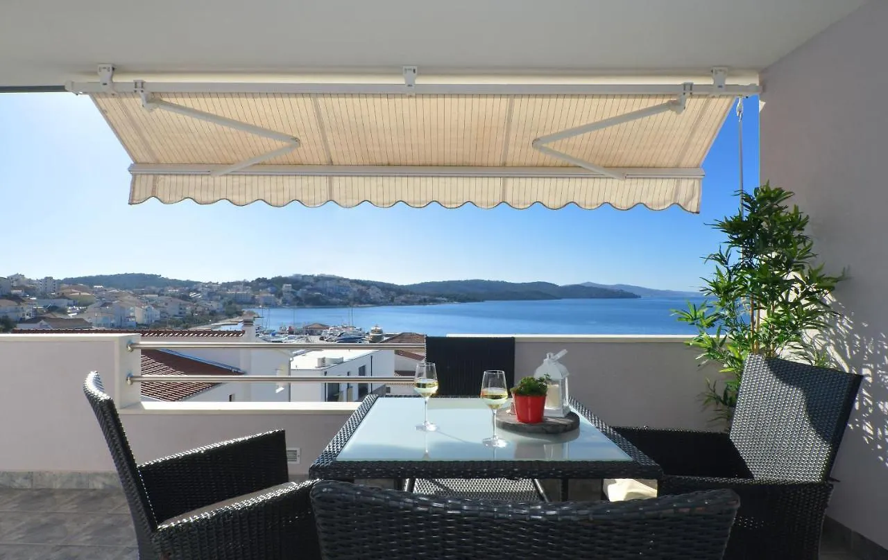 Copacabana Beach Apartments Trogir